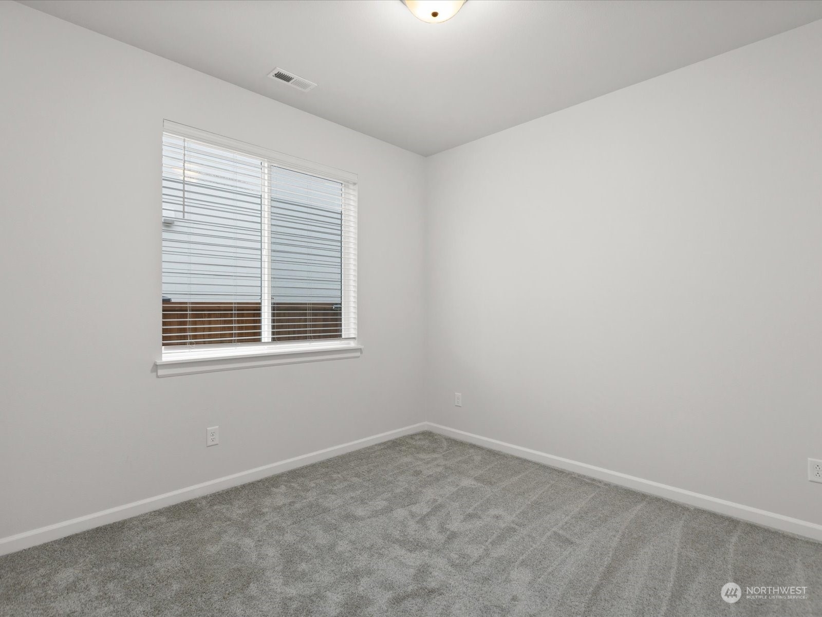 9752 Prospect Place Gig Harbor, WA 98332 - Photo 21 of 40 an empty room with a window