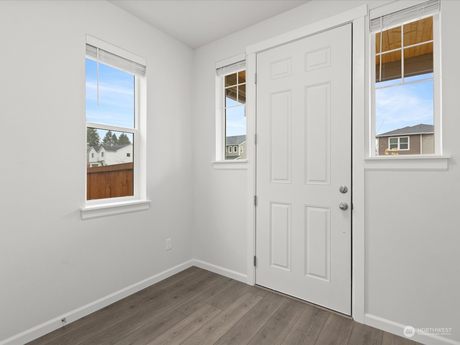 9752 Prospect Place Gig Harbor, WA 98332 - Photo 4 of 40 an empty room with windows and closet