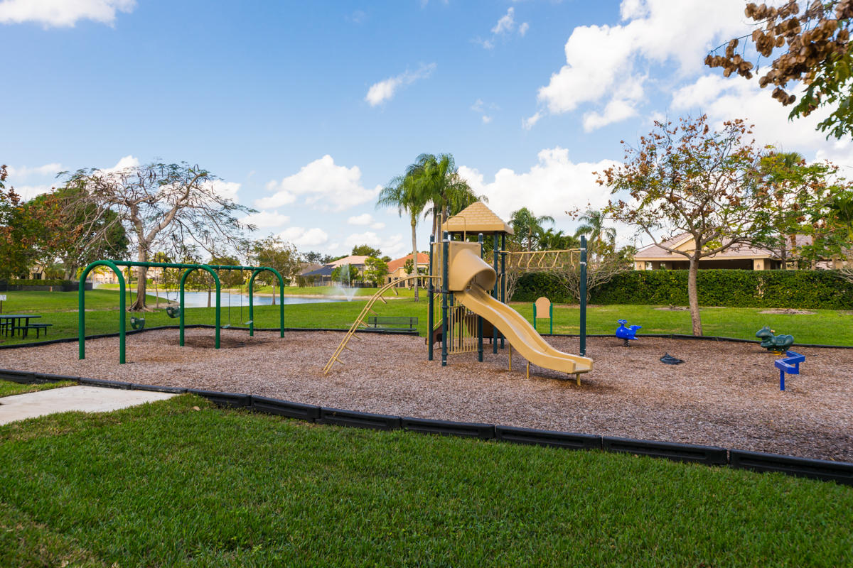 22176 Braddock Place Boca Raton, FL 33428 - Photo 32 of 33 22176 Braddock Pl Comm Plyground