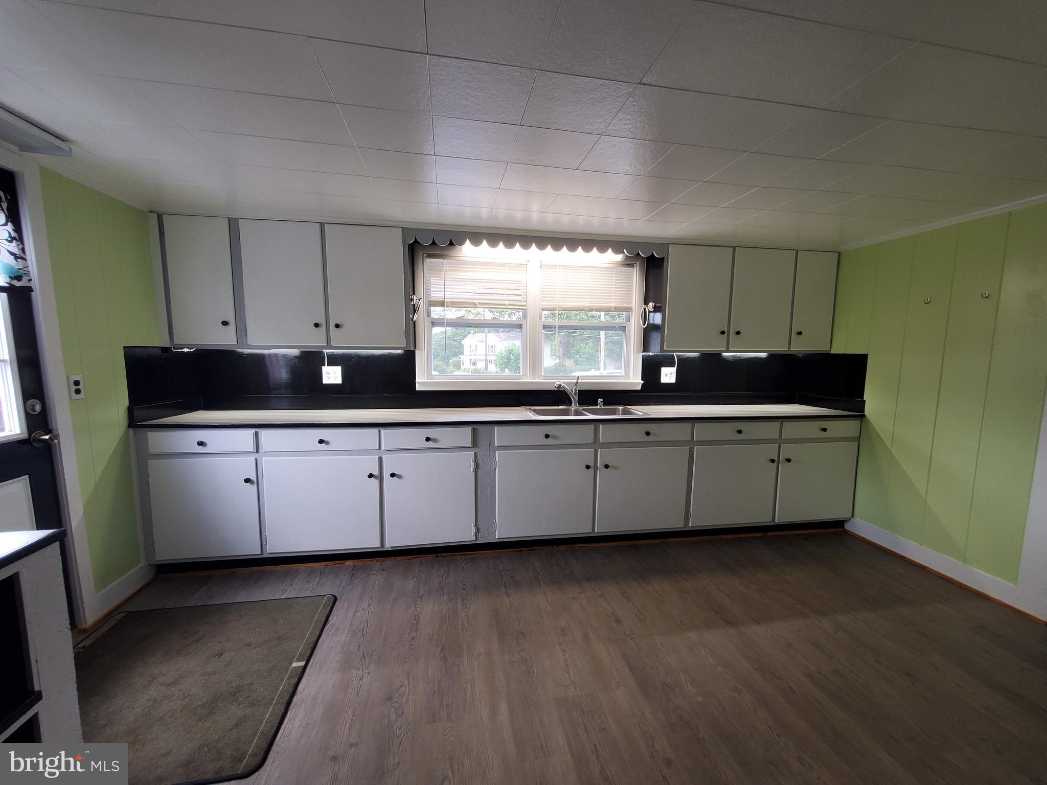 448 Ridgeview Road, Unit 3 Brightwood, VA 22715 - Photo 4 of 25 Large kitchen