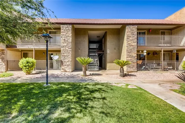 $1,275 | 5224 River Glen Drive, Unit 446, Las Vegas, NV 89103