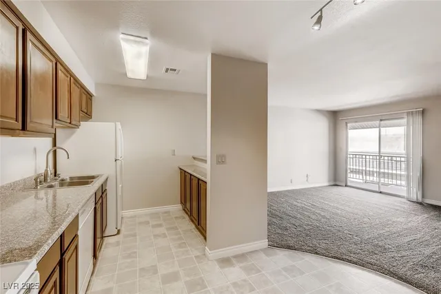 $1,275 | 5224 River Glen Drive, Unit 446, Las Vegas, NV 89103