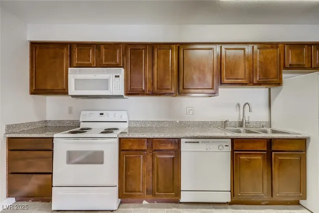 $1,275 | 5224 River Glen Drive, Unit 446, Las Vegas, NV 89103