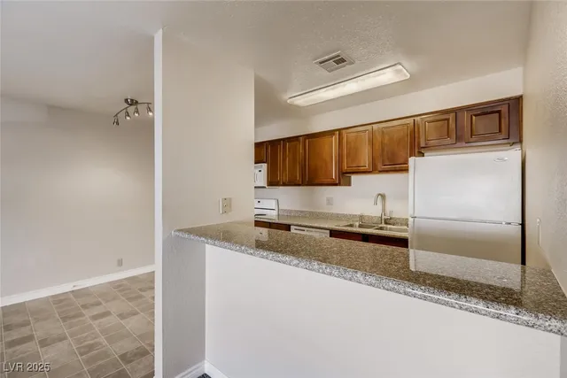 $1,275 | 5224 River Glen Drive, Unit 446, Las Vegas, NV 89103