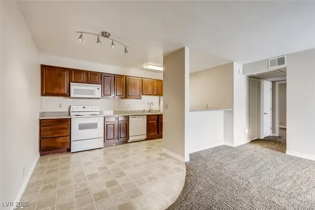 $1,275 | 5224 River Glen Drive, Unit 446, Las Vegas, NV 89103