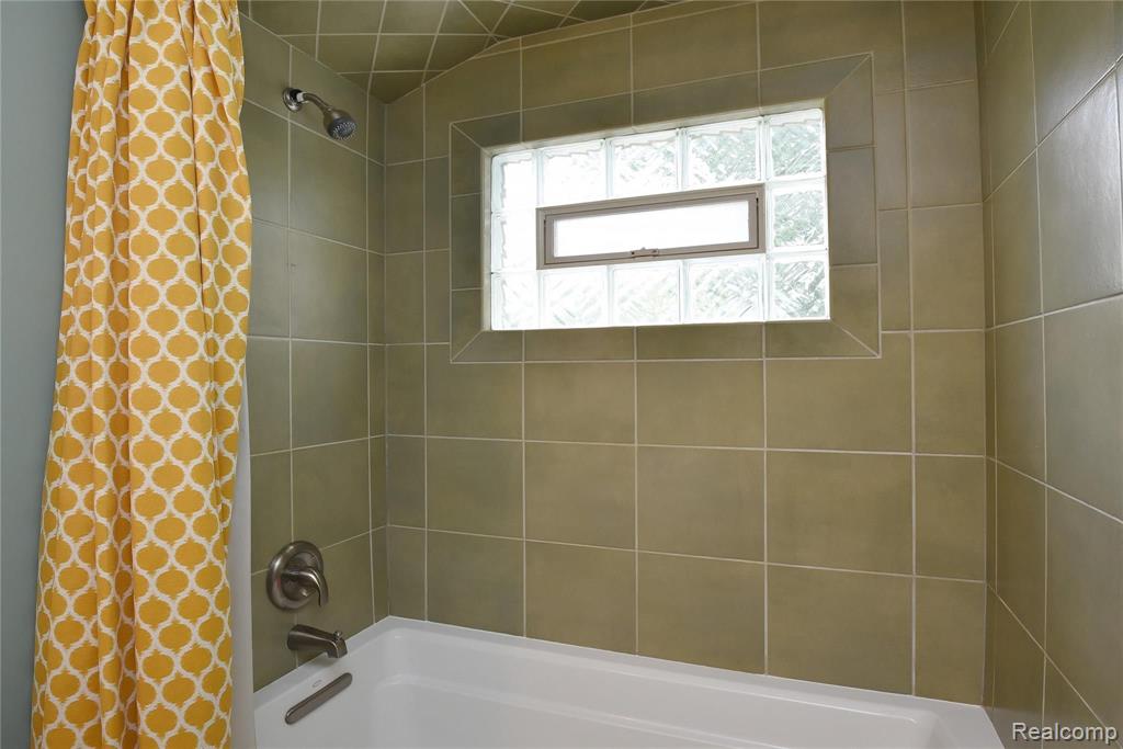 1377 Maple Drive Rochester, MI 48307 - Photo 27 of 42