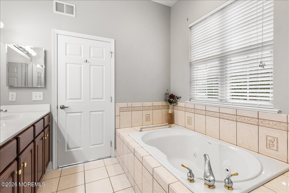 11 Congressional Road Jackson, NJ 08527 - Photo 29 of 53 33-Primary Bathroom