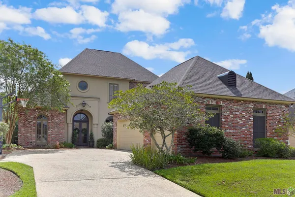 $899,900 | 18556 Fairway Oaks Court, Baton Rouge, LA 70809