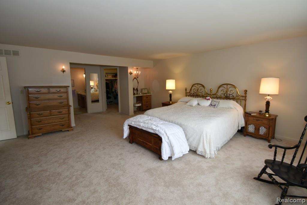 2284 West Avon Road Rochester Hills, MI 48309 - Photo 40 of 53