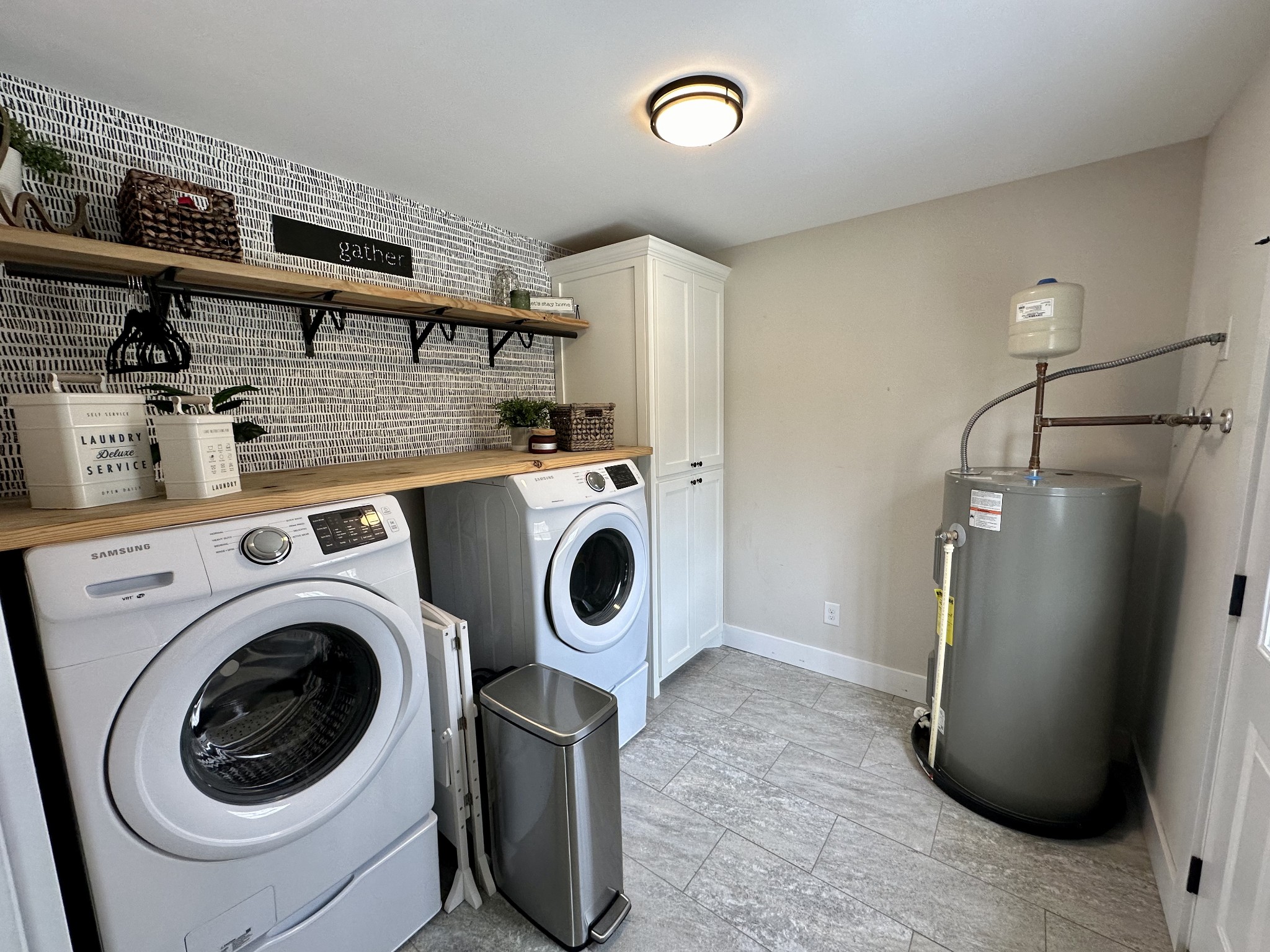 194 Mitchell Road Portland, TN 37148 - Photo 6 of 17 a utility room with dryer and washer