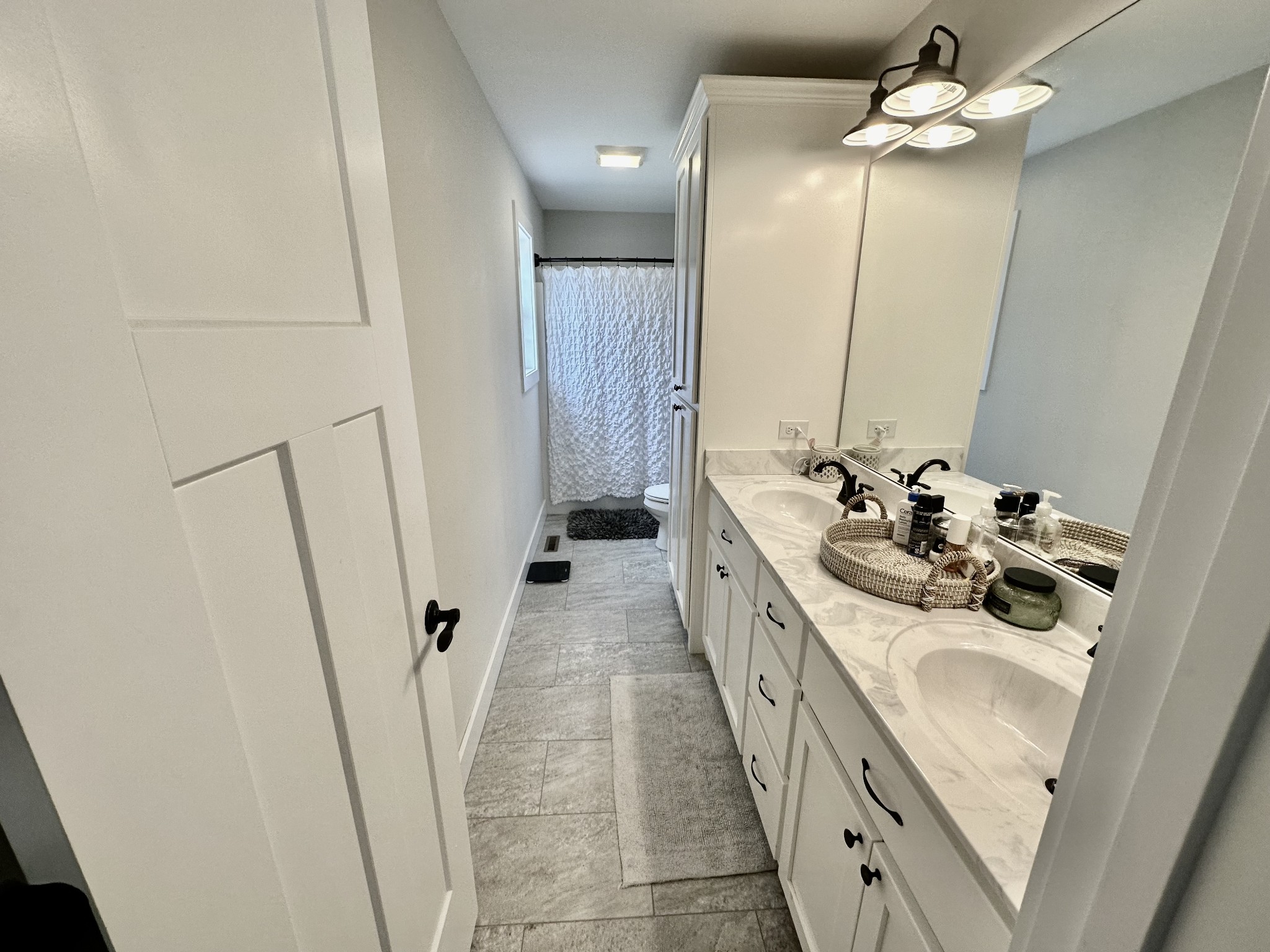 194 Mitchell Road Portland, TN 37148 - Photo 10 of 17 a bathroom with a sink mirror and a bathtub