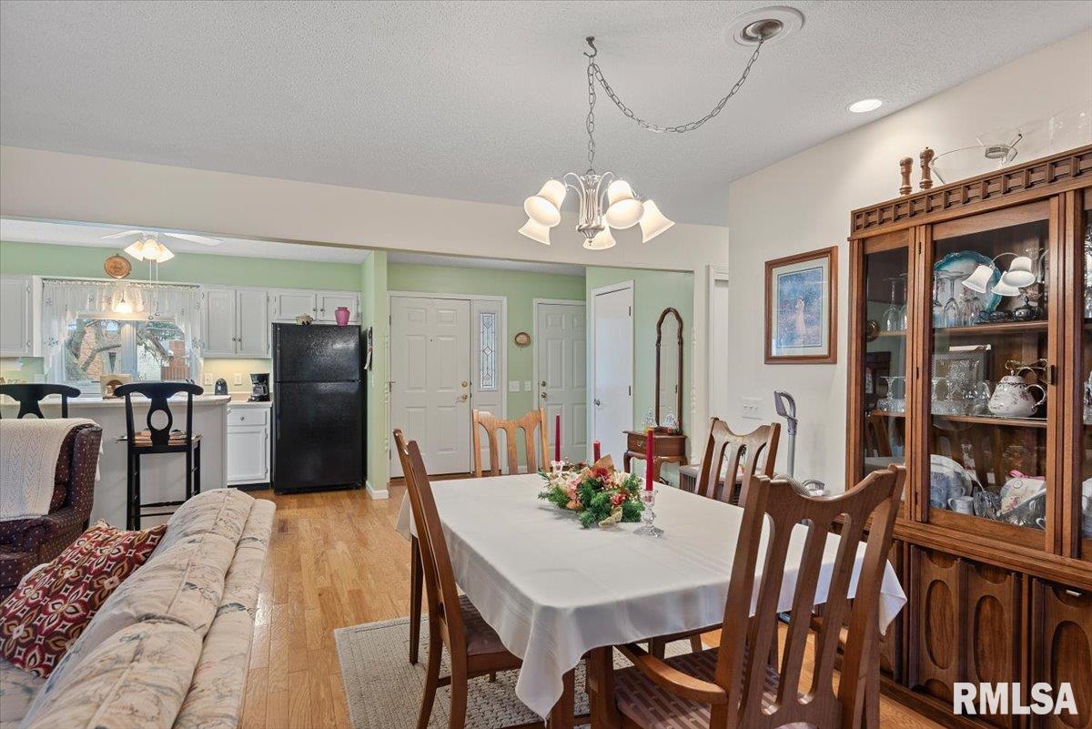 17 Hollybrook Drive Springfield, IL 62702 - Photo 6 of 36 Gallery Image 6