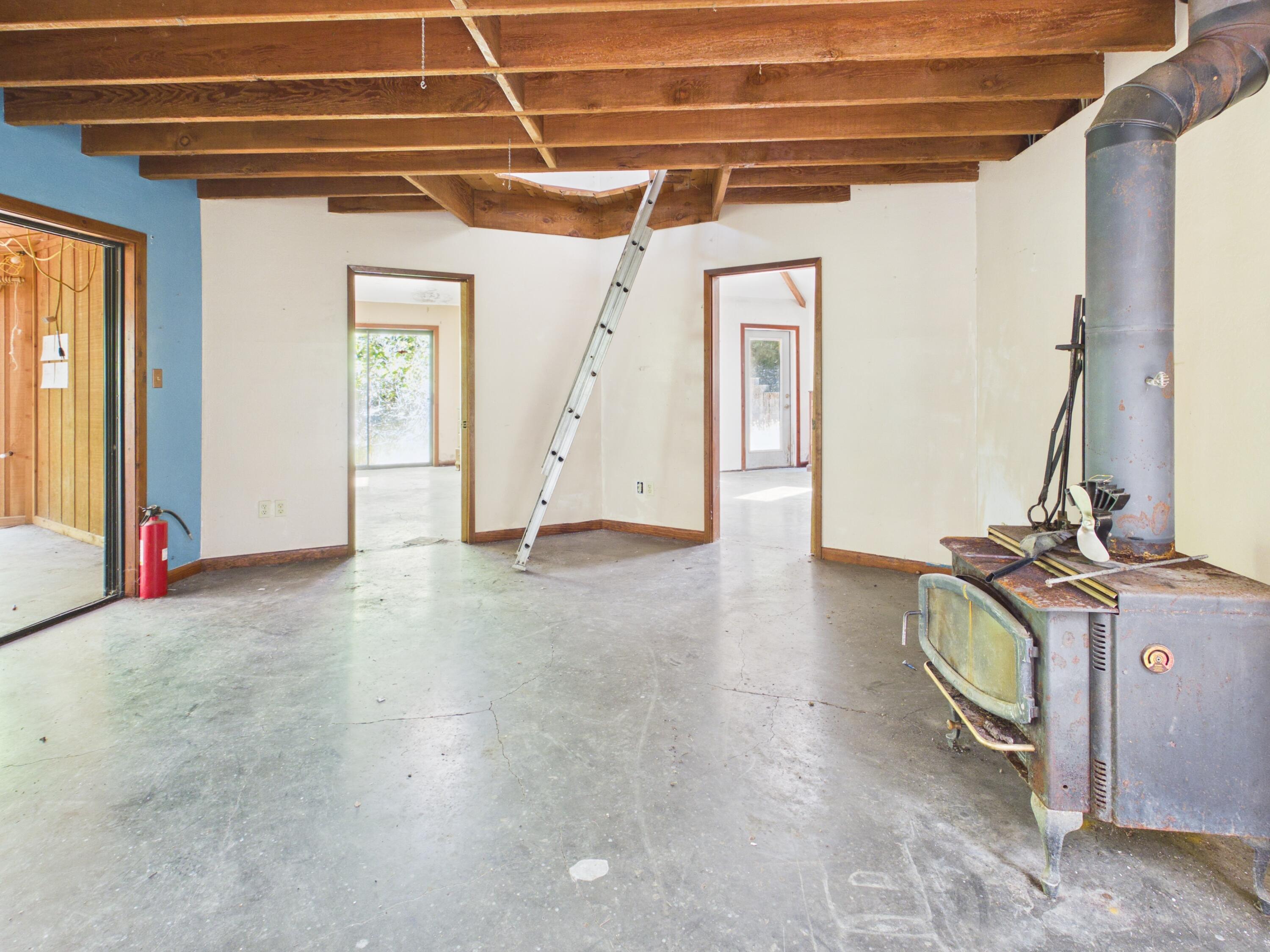 1055 Goodman Ranch Road Garberville, CA 95542 - Photo 10 of 63