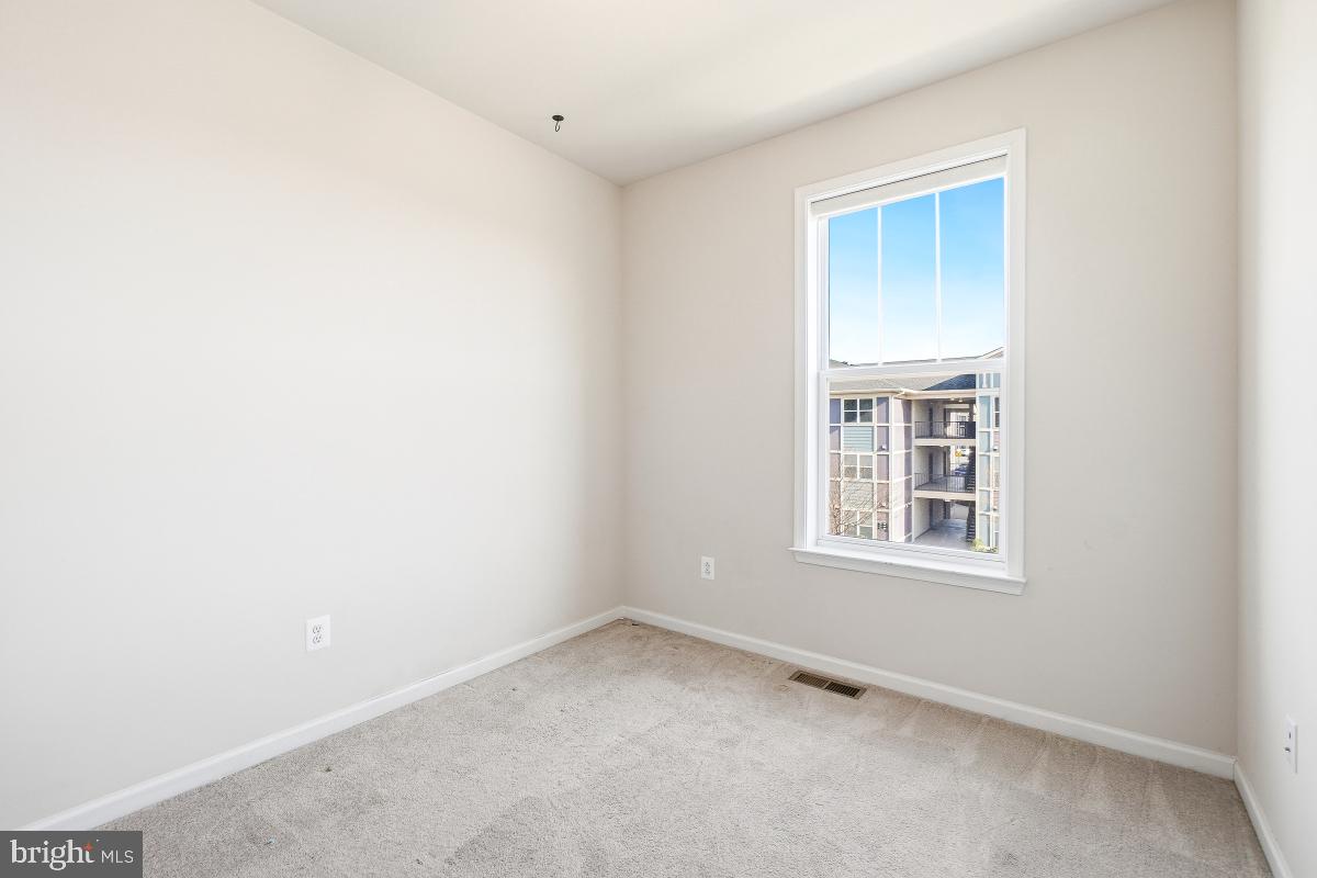 5820 Imperial Drive Frederick, MD 21703 - Photo 28 of 30 an empty room with windows