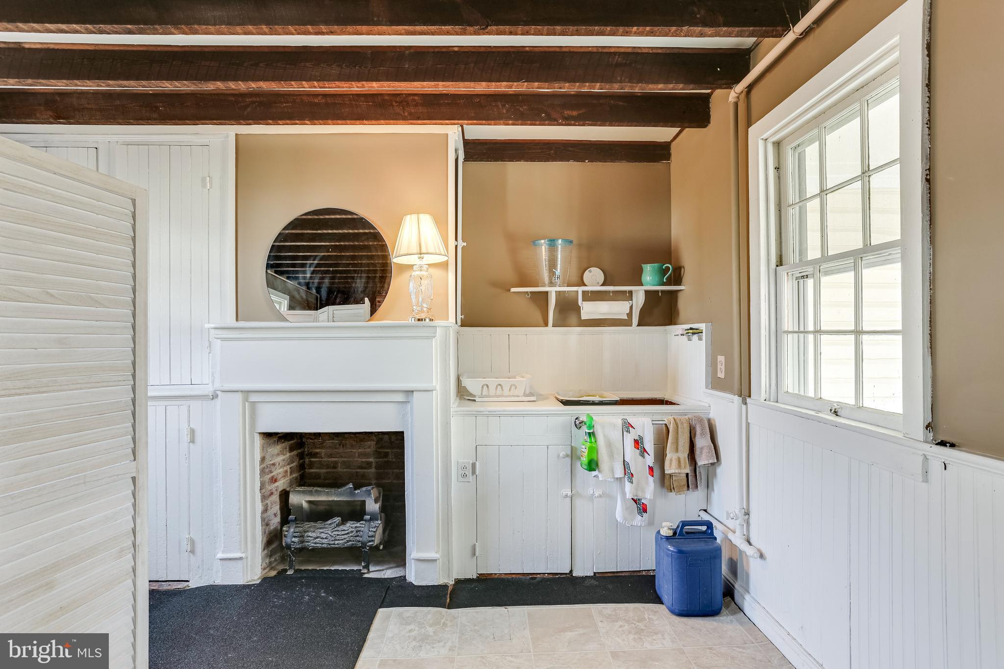 6828 Windsor Mill Road Baltimore, MD 21207 - Photo 23 of 43 Outbuilding work station