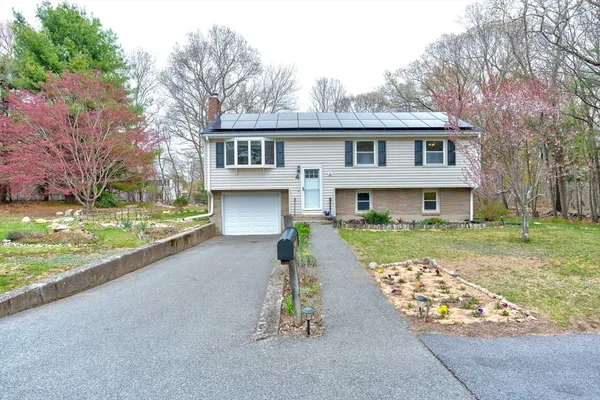 $649,000 | 4 Park Drive, Holbrook, MA 02343