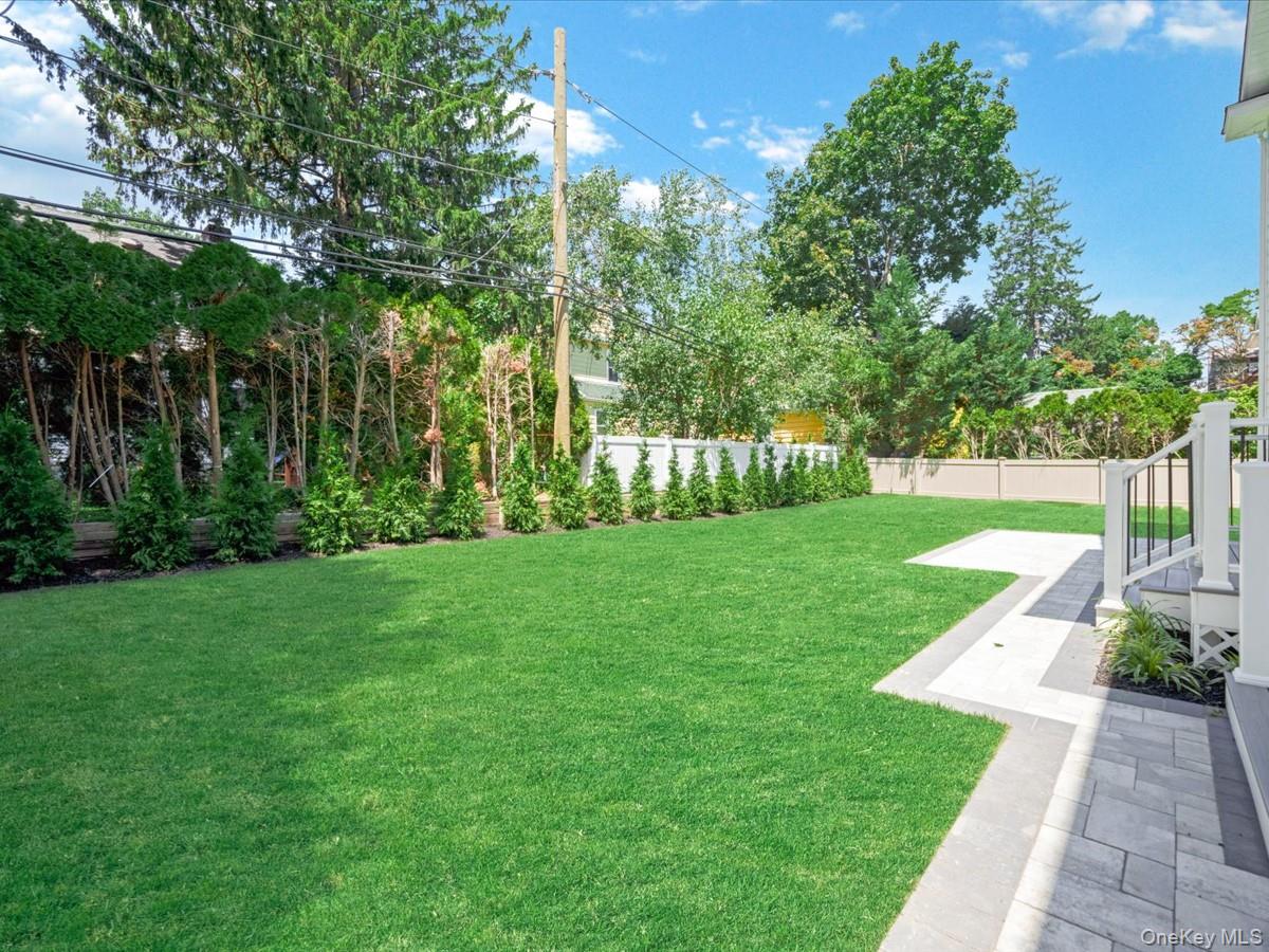 8 Brixton Road Garden City, NY 11530 - Photo 45 of 47