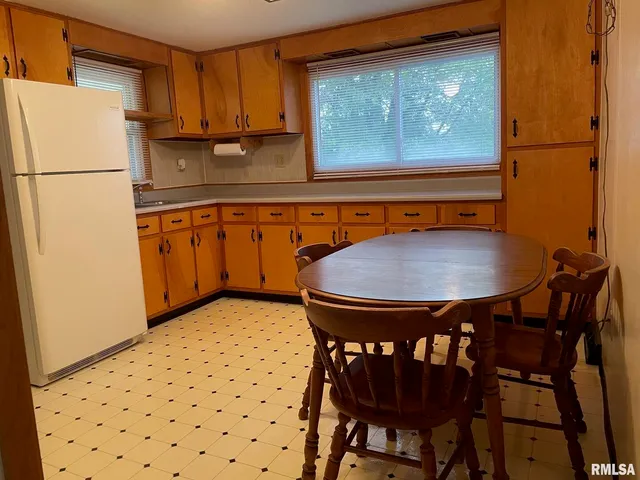 $94,000 | 687 5th Street, Omaha, IL 62871