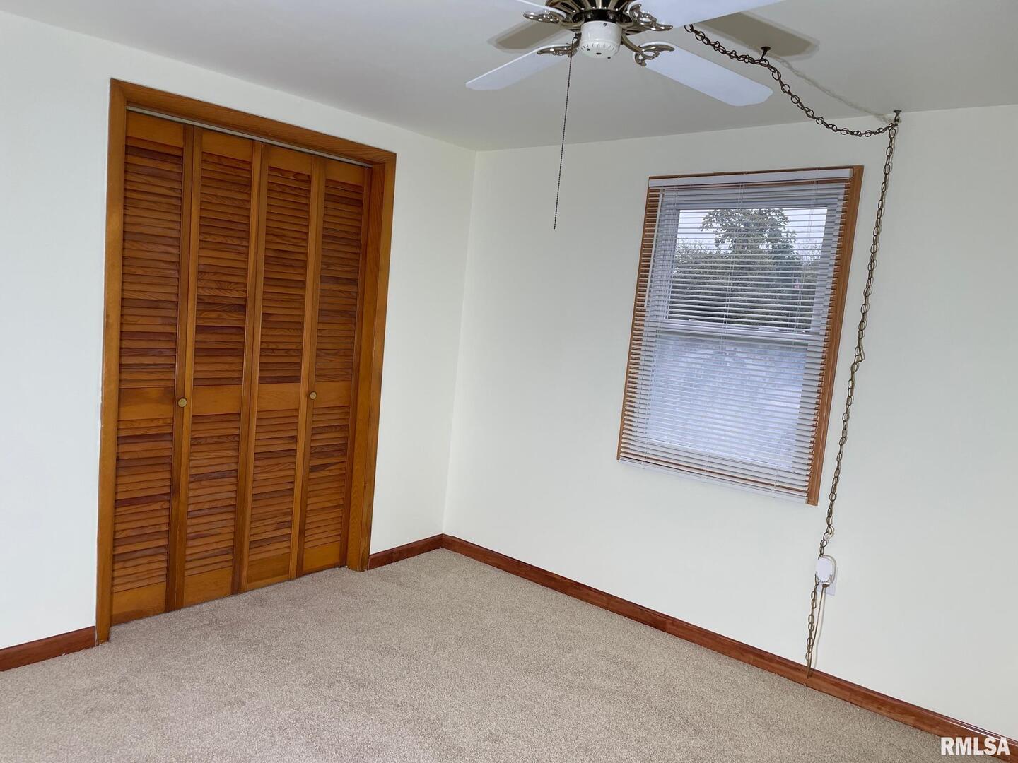 687 5th Street Omaha, IL 62871 - Photo 7 of 10