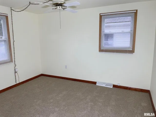 $94,000 | 687 5th Street, Omaha, IL 62871