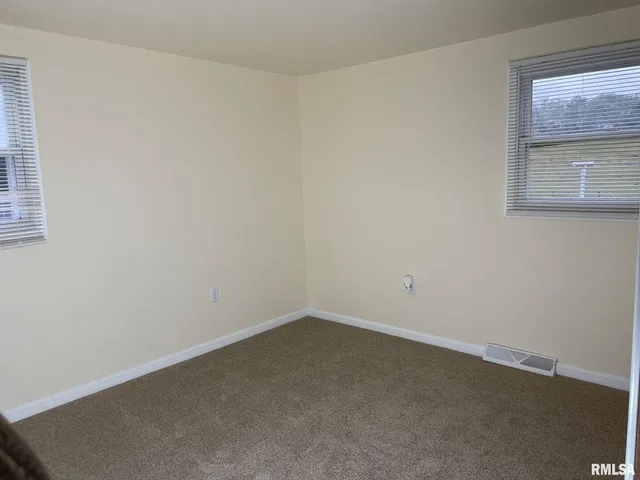 $94,000 | 687 5th Street, Omaha, IL 62871