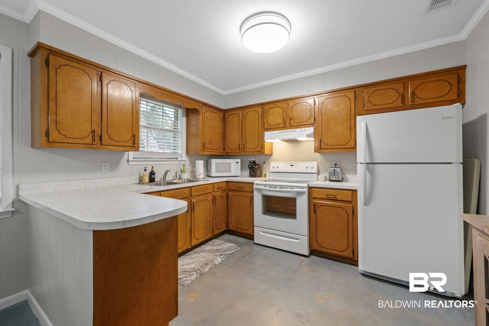 621 Ann Street Saraland, AL 36571 - Photo 6 of 21 Kitchen featuring a textured ceiling, crown molding, sink, and white appliances