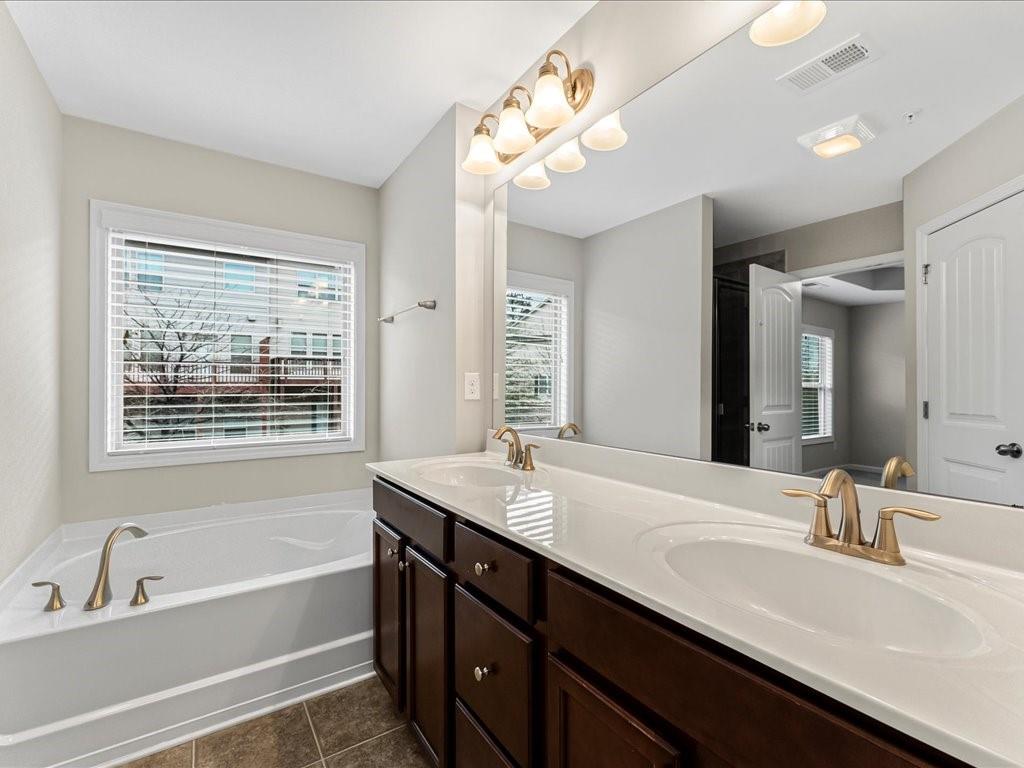 365 Williamson Street Southeast Marietta, GA 30060 - Photo 24 of 28 a bathroom with a tub double sink and mirror