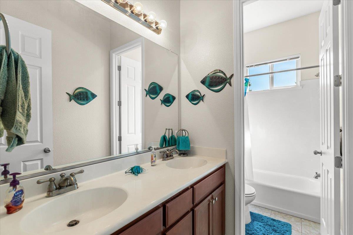 805 Freedom Point Way Manteca, CA 95336 - Photo 12 of 53