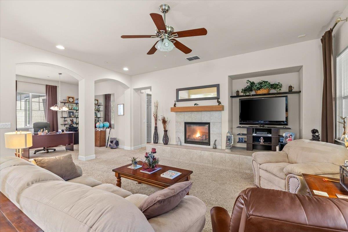 805 Freedom Point Way Manteca, CA 95336 - Photo 20 of 53