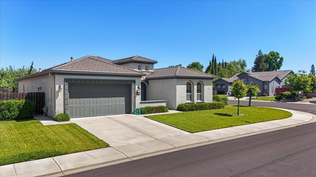 805 Freedom Point Way Manteca, CA 95336 - Photo 2 of 53