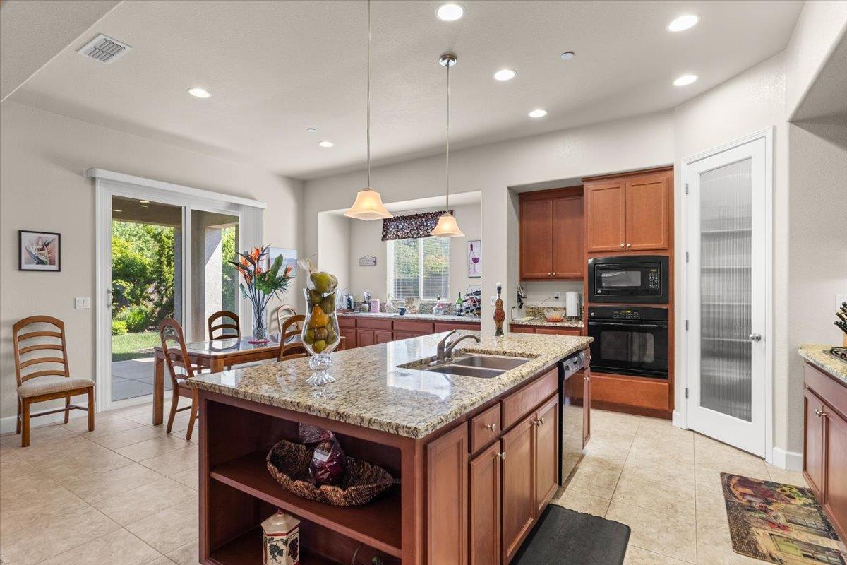 805 Freedom Point Way Manteca, CA 95336 - Photo 25 of 53