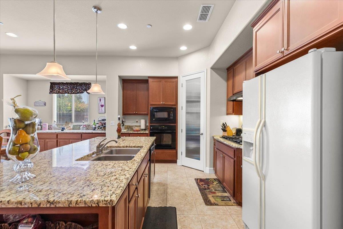 805 Freedom Point Way Manteca, CA 95336 - Photo 29 of 53
