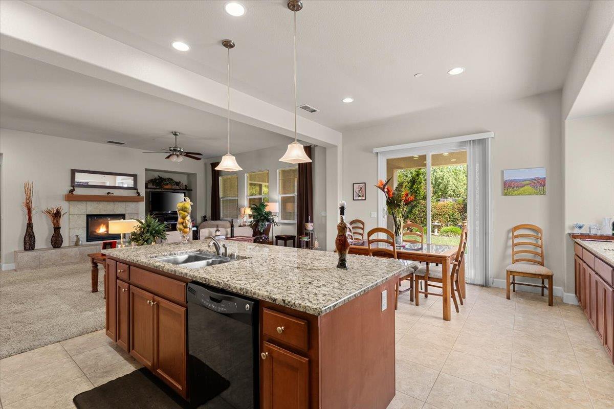 805 Freedom Point Way Manteca, CA 95336 - Photo 32 of 53