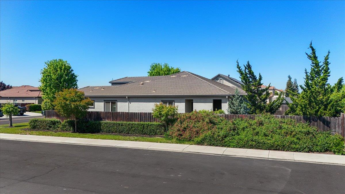805 Freedom Point Way Manteca, CA 95336 - Photo 4 of 53