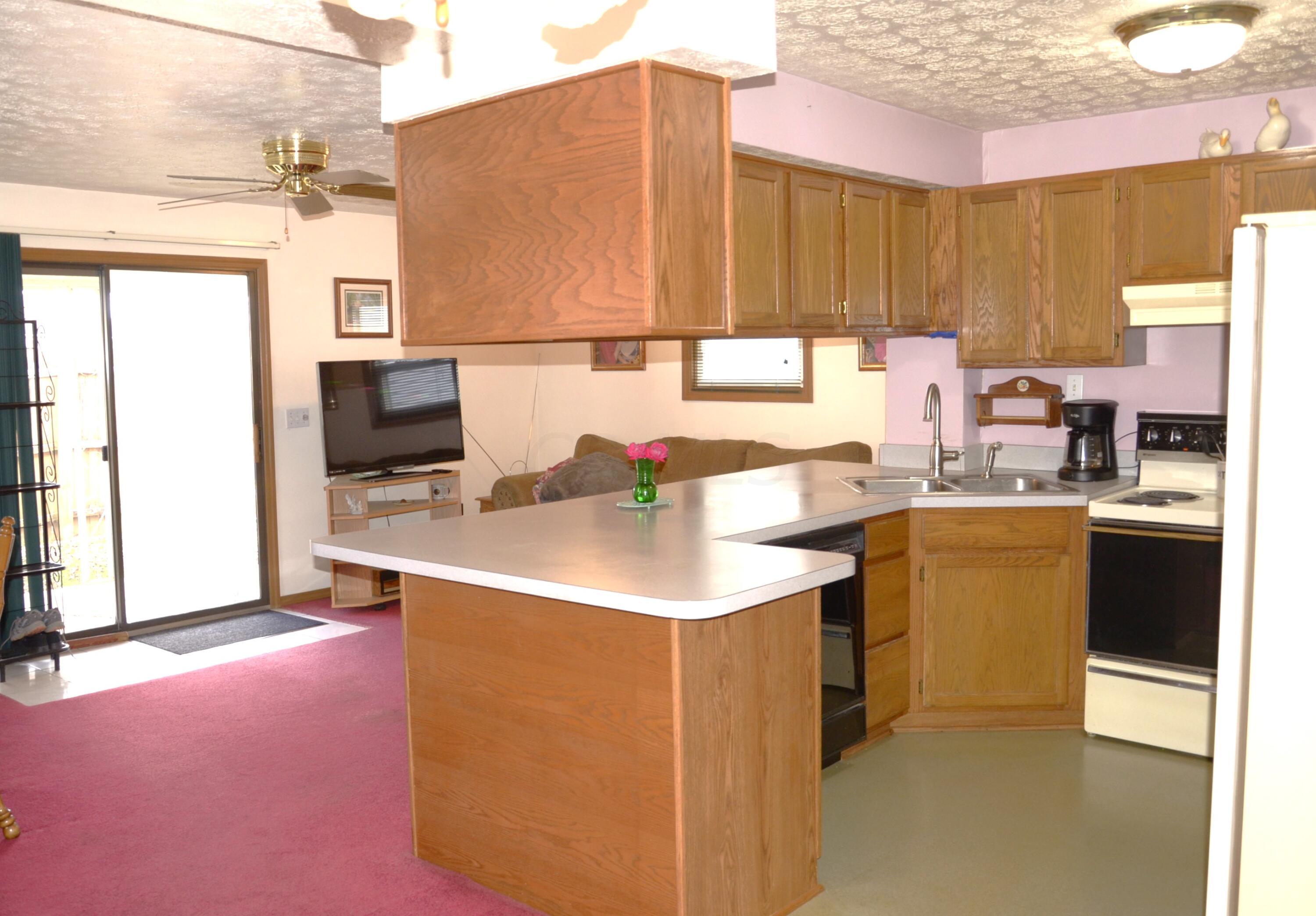 3288 Everson Road East Columbus, OH 43232 - Photo 6 of 23 KitchenView