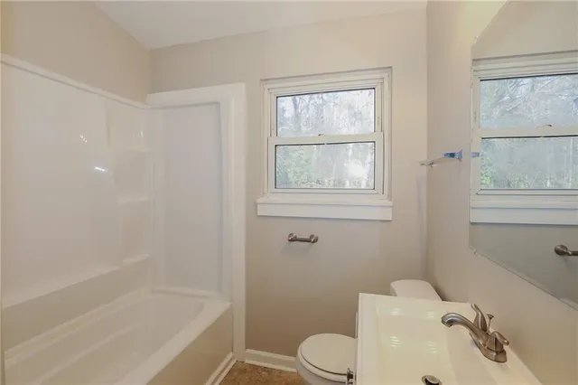 $1,400 | 518 West Sherwood Drive, Riverdale, GA 30274