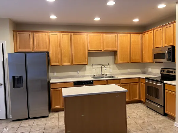 $2,250 | 3522 North Golden Gate Drive, Westfield, IN 46074