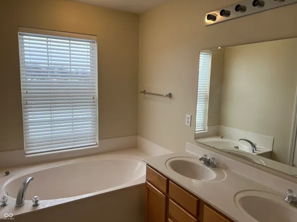 $2,250 | 3522 North Golden Gate Drive, Westfield, IN 46074