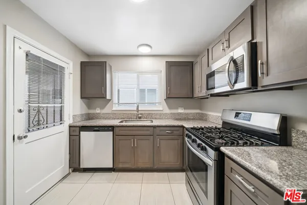 $2,595 | 3646 Carmona Avenue, Unit 1, Los Angeles, CA 90016