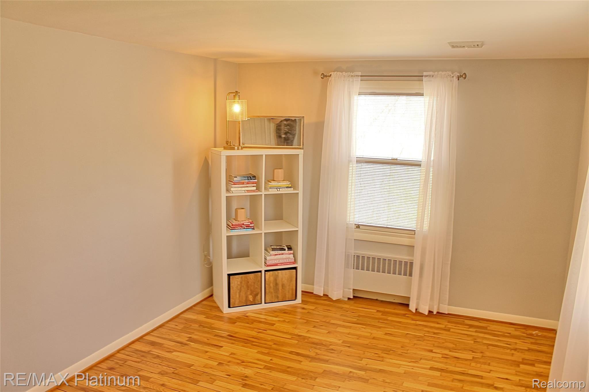 625 Spring Valley Road Ann Arbor, MI 48105 - Photo 34 of 75 Bed2FarCorner.jpg