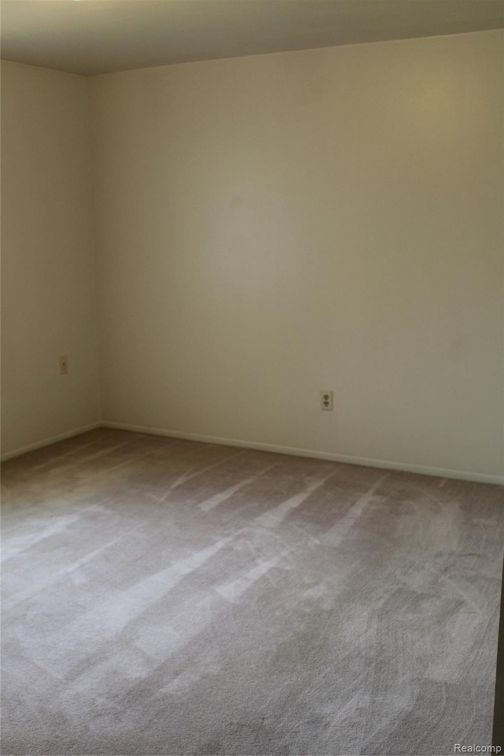 3759 Dearborn Avenue Rochester, MI 48309 - Photo 15 of 33 Dearborn Master Bed 2.JPG