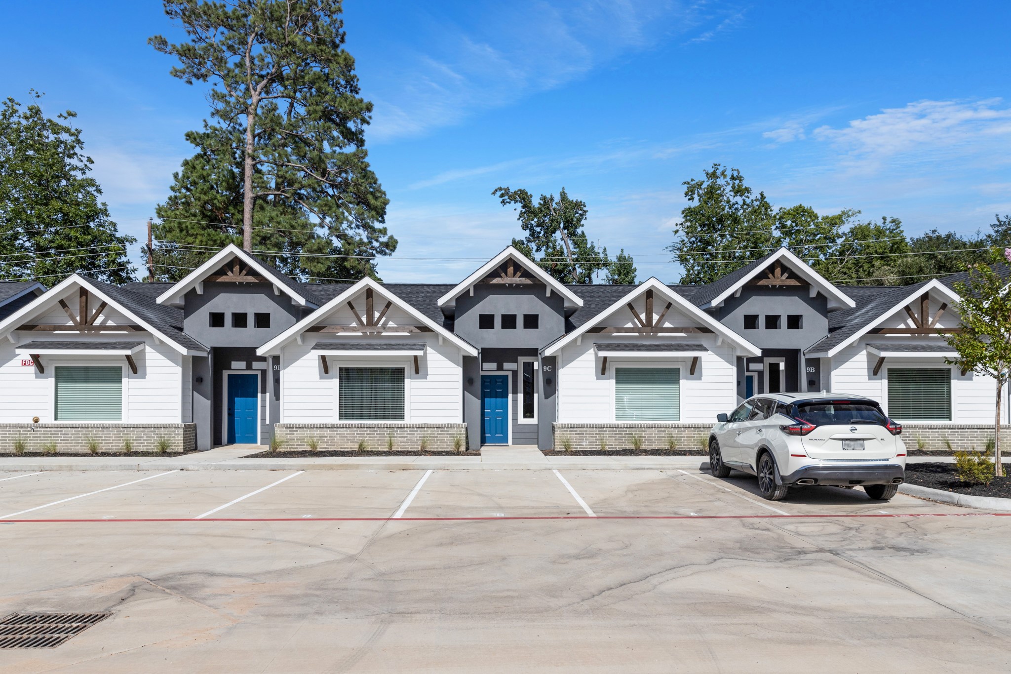 10317 Lake Road, Unit 9D Houston, TX 77070 - Photo 1 of 20 a house with a outdoor space