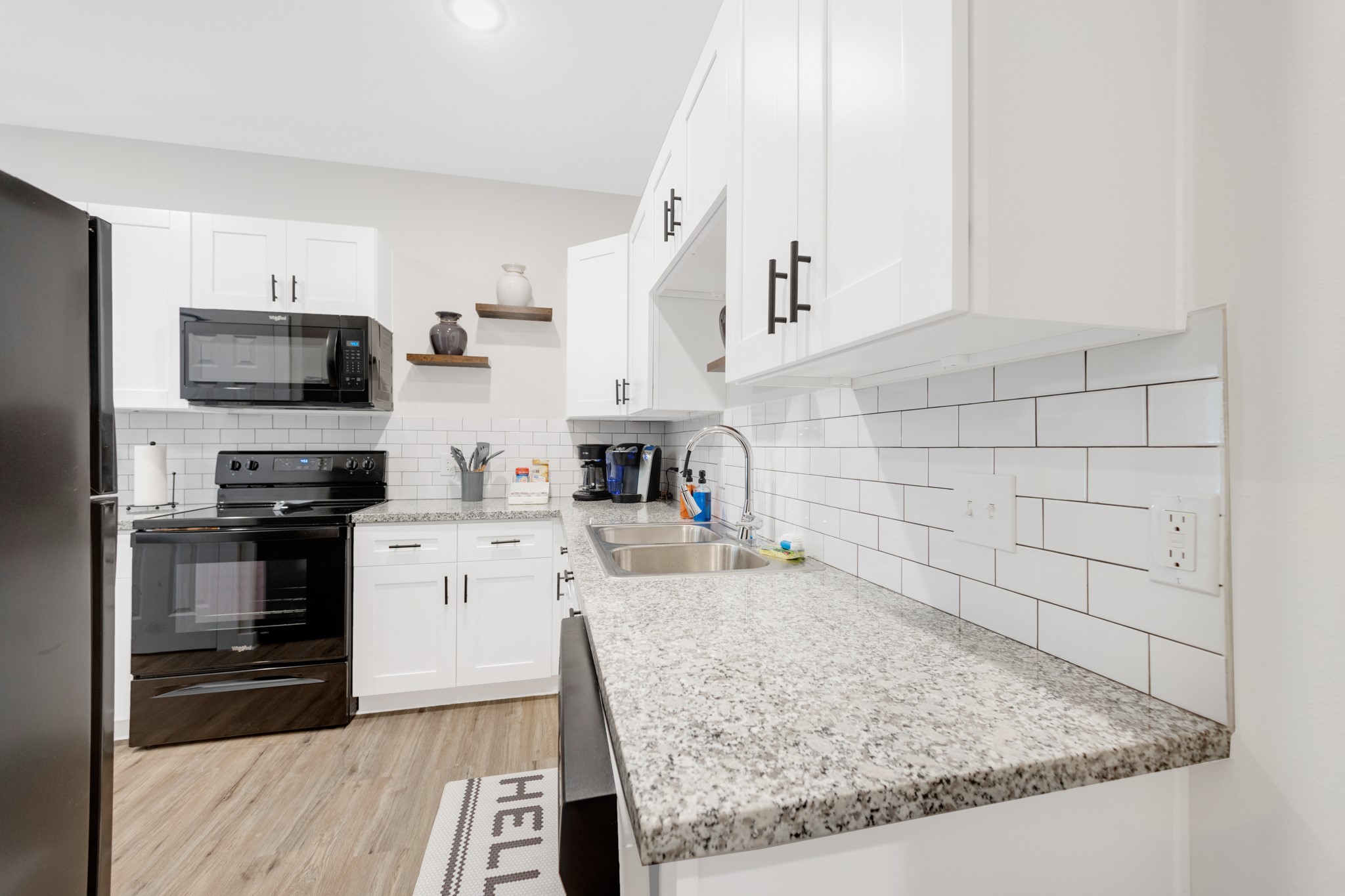 10317 Lake Road, Unit 9D Houston, TX 77070 - Photo 17 of 20 a kitchen with stainless steel appliances granite countertop a sink stove and refrigerator