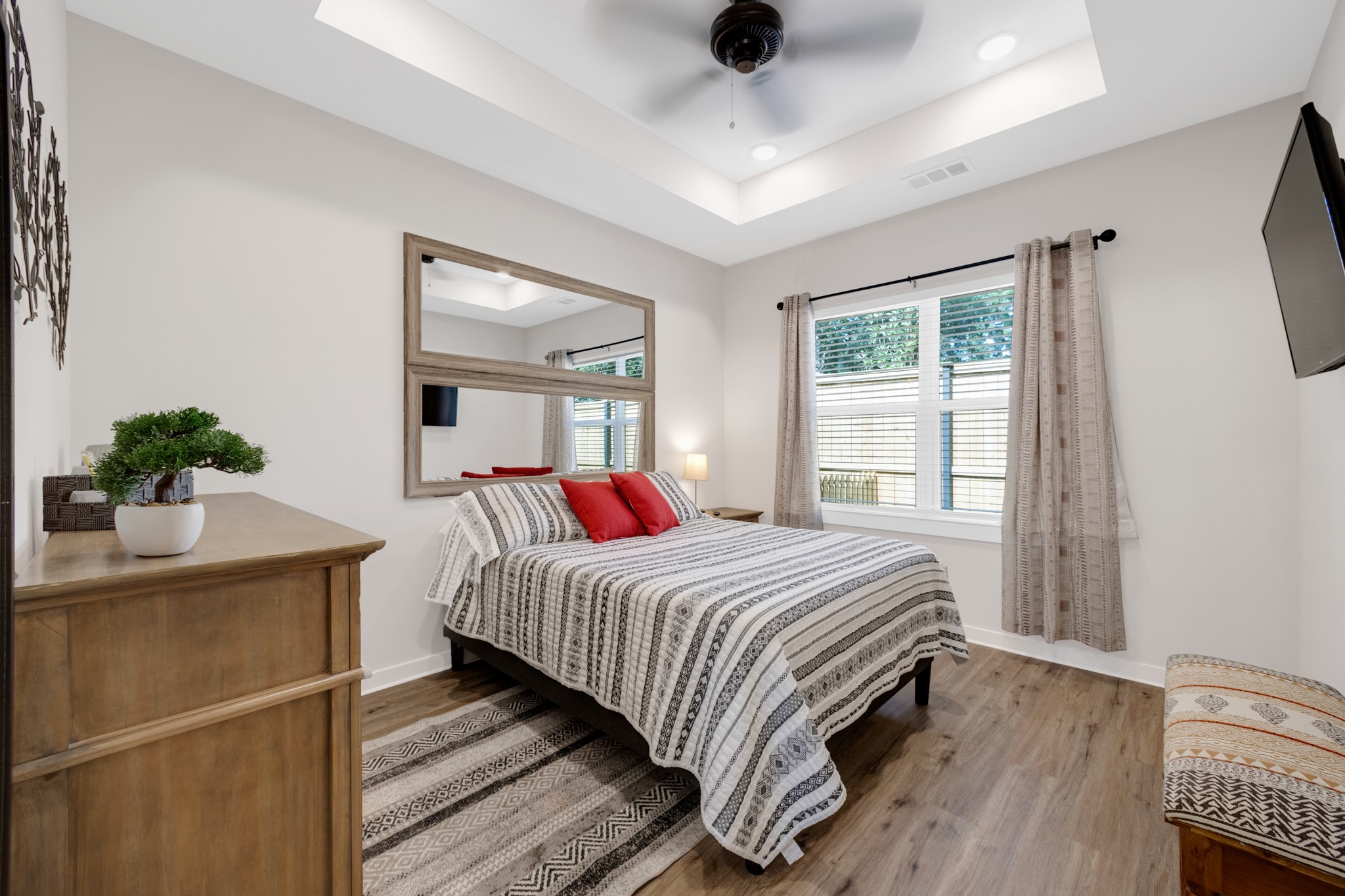 10317 Lake Road, Unit 9D Houston, TX 77070 - Photo 10 of 20 a bedroom with a bed and a potted plant on the dresser