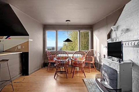 a view of a livingroom with furniture window and outside view