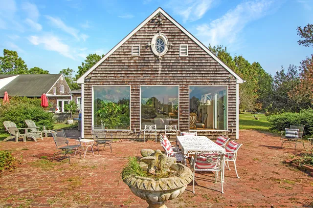 a view of a house with backyard and porch