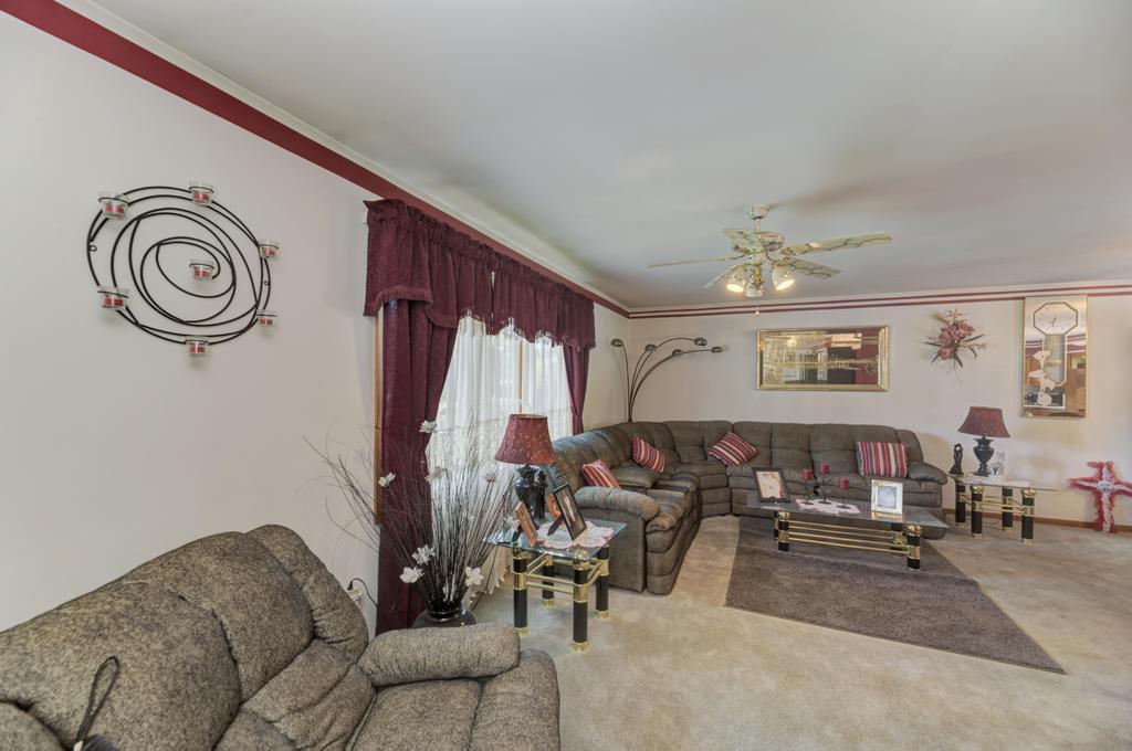 768 George Street Bensenville, IL 60106 - Photo 6 of 37