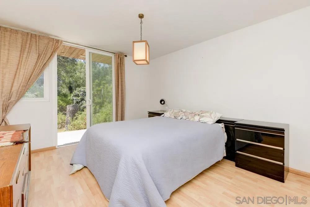 4954 Sun Valley Road Del Mar, CA 92014 - Photo 20 of 32 a bedroom with a bed and a window