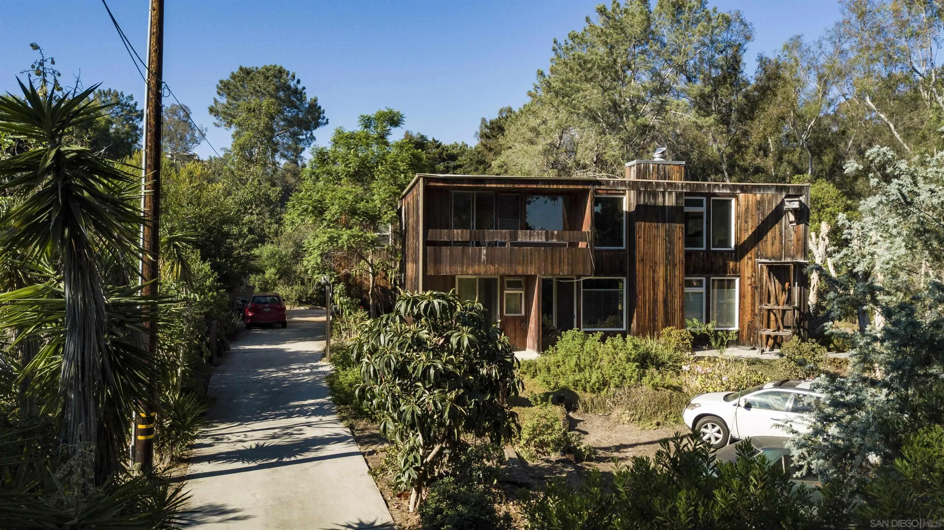 4954 Sun Valley Road Del Mar, CA 92014 - Photo 31 of 32 a front view of house with yard and trees around
