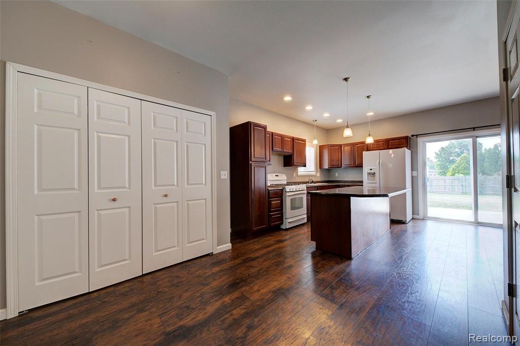 503 East Clinton Street Howell, MI 48843 - Photo 6 of 58